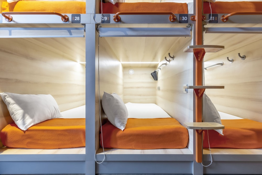 Single Capsule (9-Hour Accommodations) photo 3