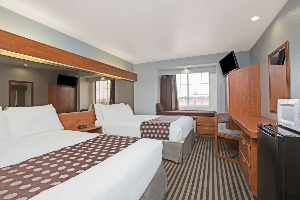 Room, 2 Queen Beds, Non Smoking - Photo 1