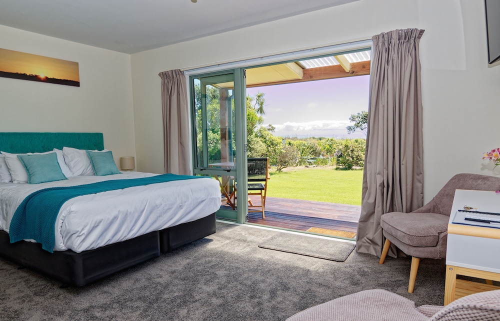Tasman King Room photo 2