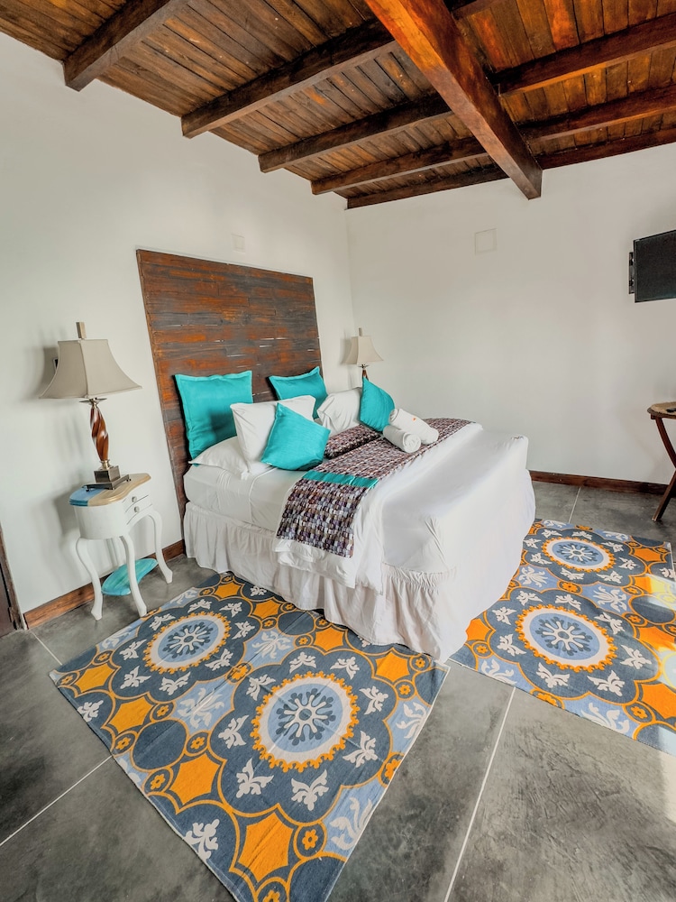 Deluxe Suite, Beach View photo 1