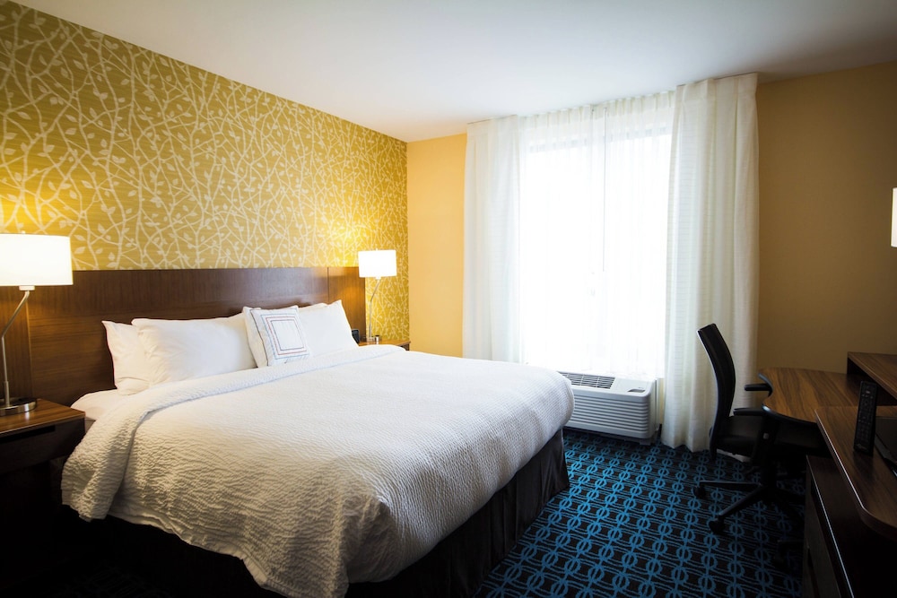 Room, 1 King Bed (Hearing Accessible) photo 3