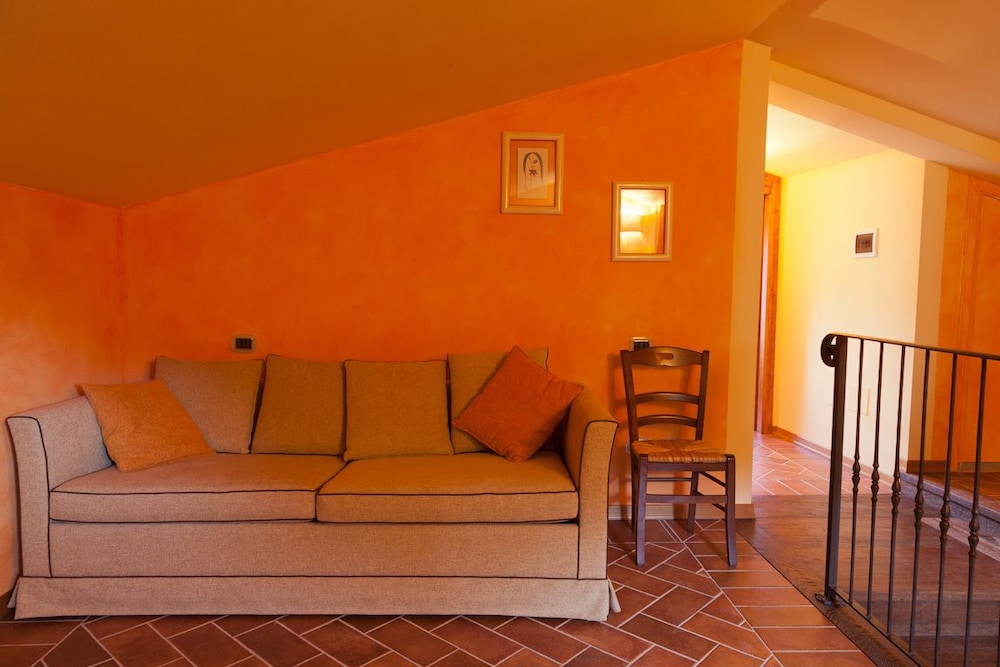 Suite, 1 Bedroom photo 2