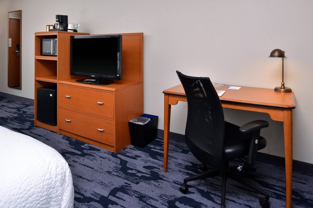 Room, 2 Queen Beds (Mobility Accessible, Roll-In Shower)