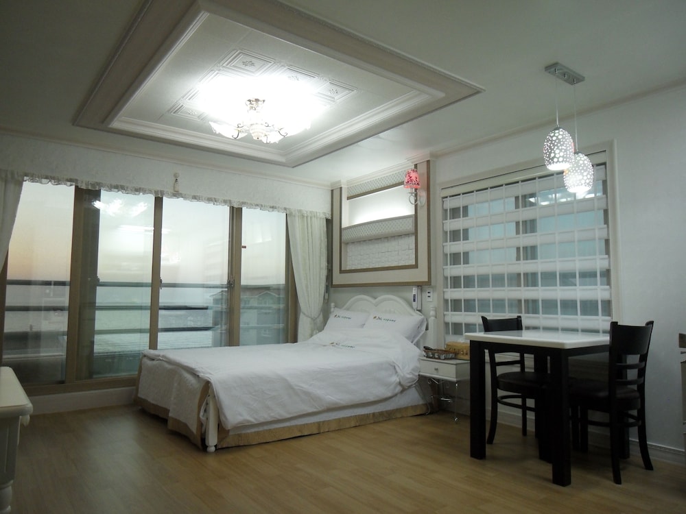 Deluxe Double Room, 2 Bedrooms photo 3