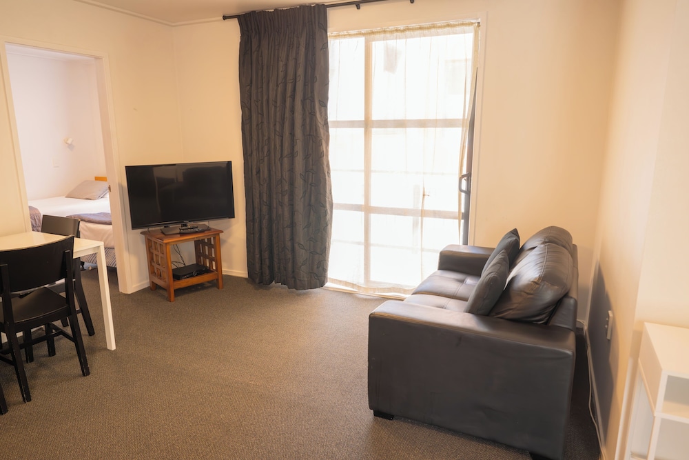 Apartment, 2 Bedrooms (1 Queen and 2 Single beds)