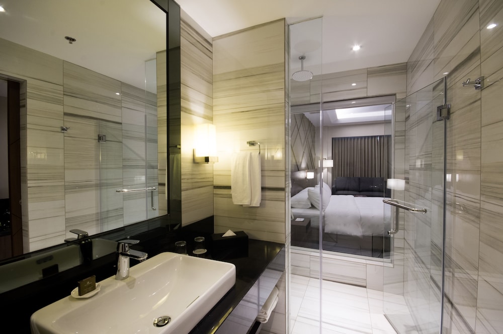 Premier Room, 2 Queen Beds, Non Smoking photo 3