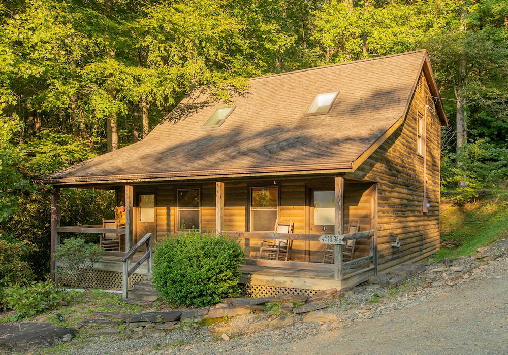Winter Star Lodge - King Loft + Queen Room Suite w/ Mountain View