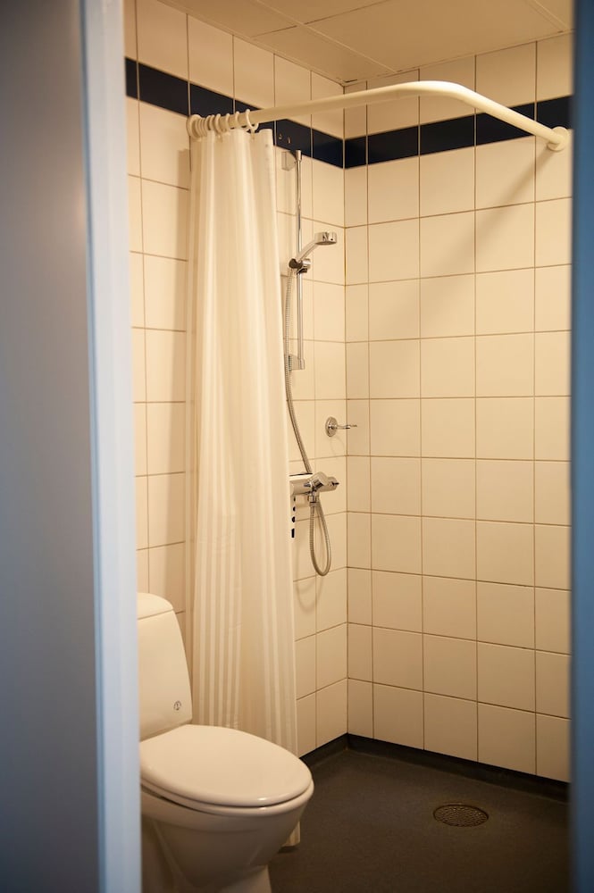 Family Quadruple Room, Shared Bathroom thumbnail 6
