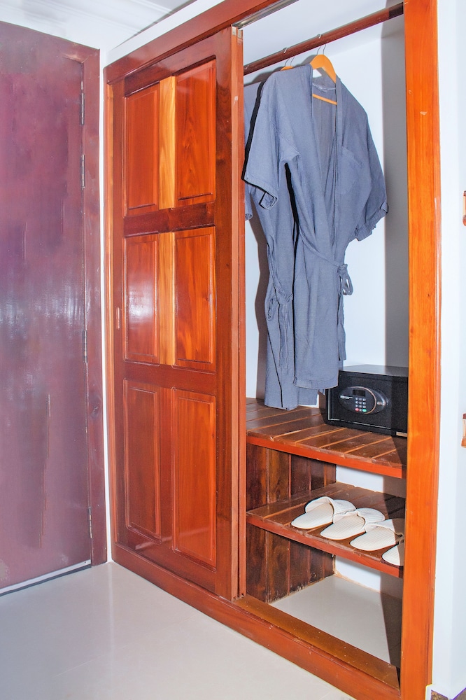 Deluxe Twin Room - Photo 22