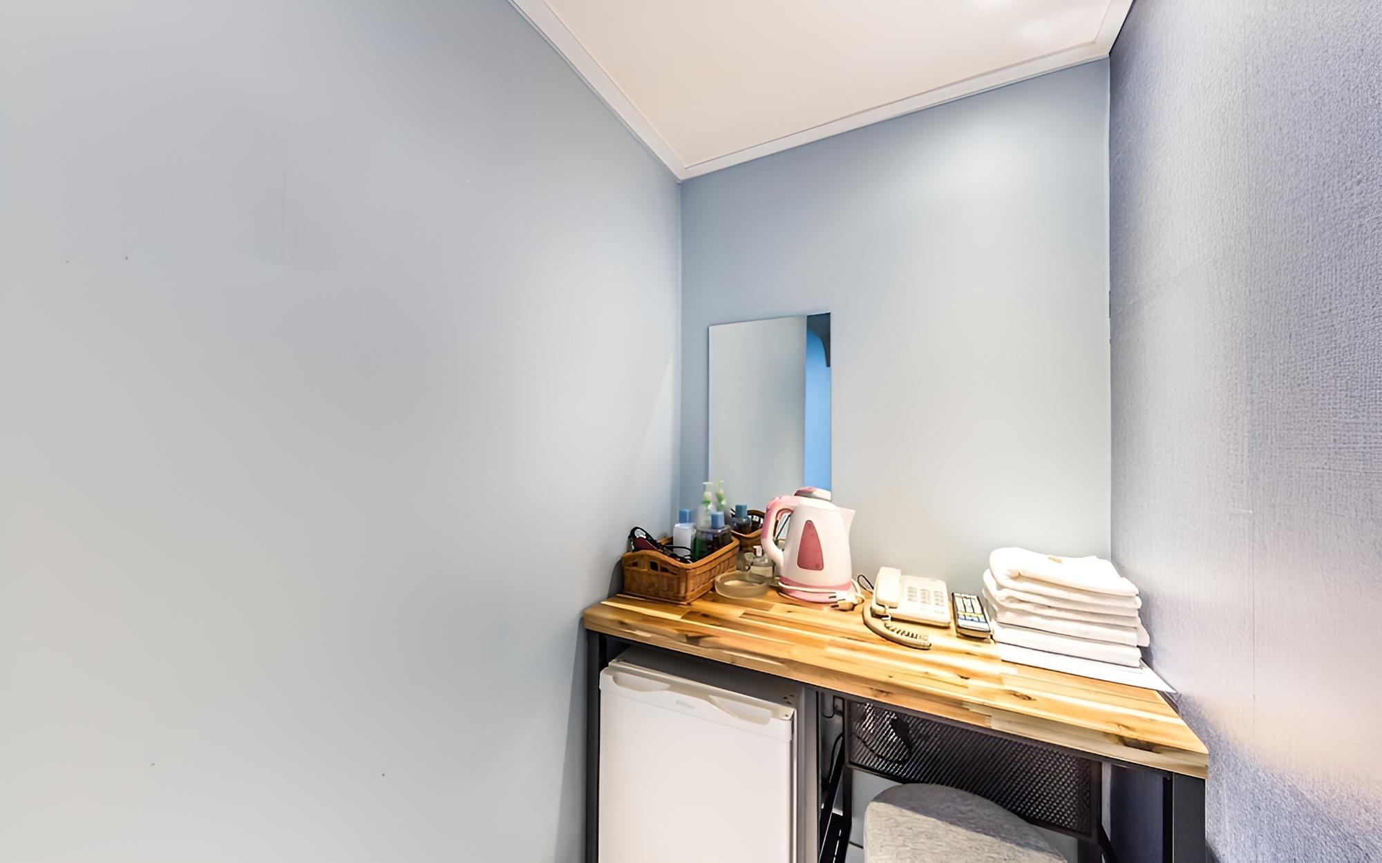 Room (Standard Room) - Photo 7