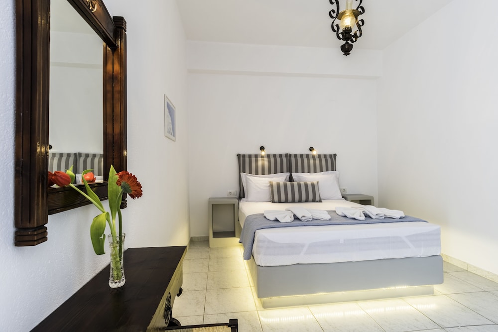 Double Room (Queen)