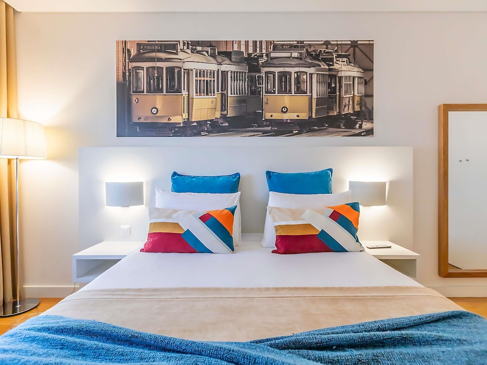 Suite, 1 Double Bed with Sofa bed thumbnail 5