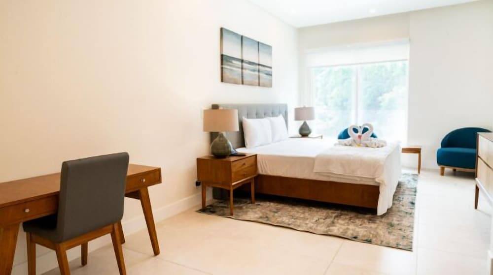 Deluxe Studio Suite, 1 King Bed