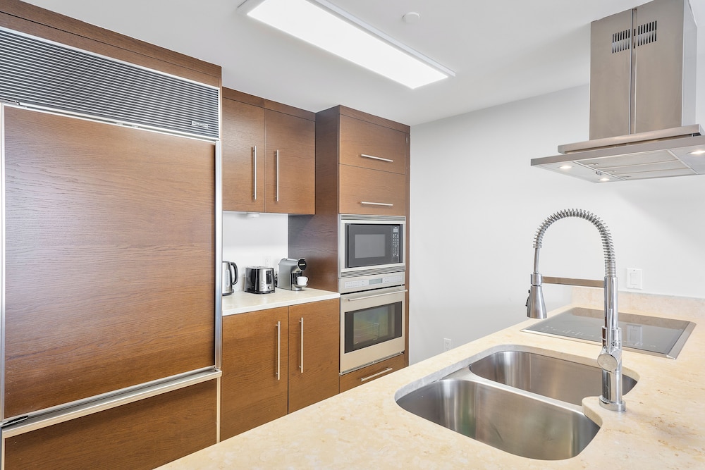 Boutique Apart, 1 King & Sofa Bed, Sauna, River/City Views, Balcony4206