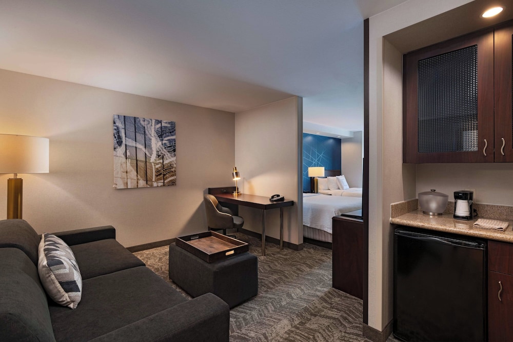 Suite, Multiple Beds (Mobility Accessible, Roll-In Shower) - Photo 5
