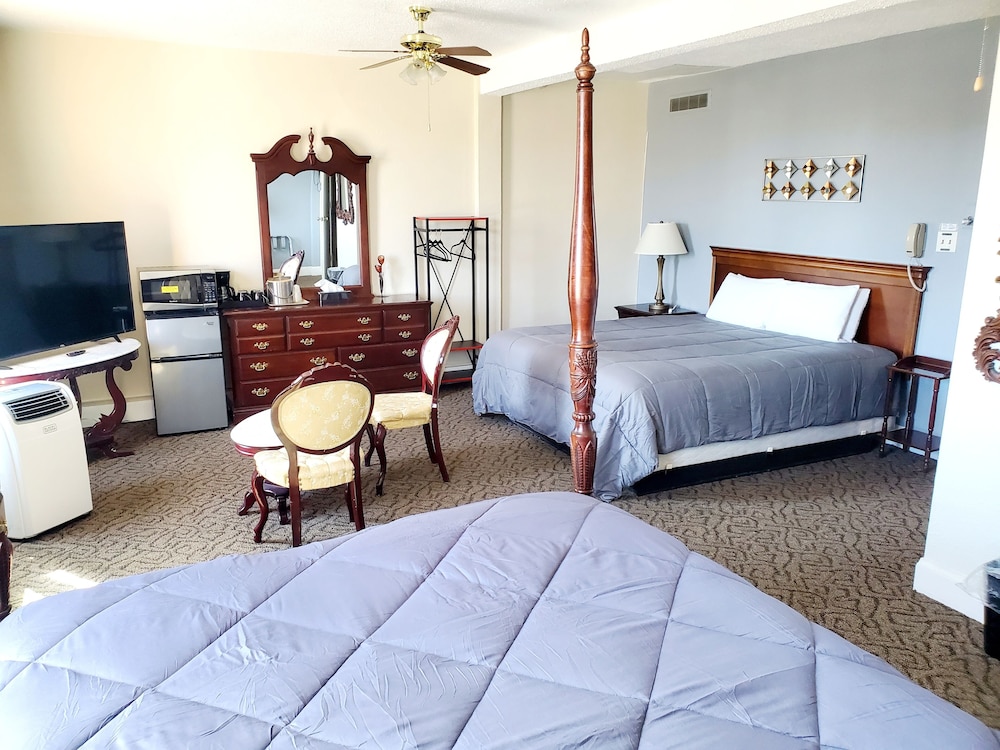 Design Suite, Multiple Beds, Non Smoking, Refrigerator & Microwave photo 1