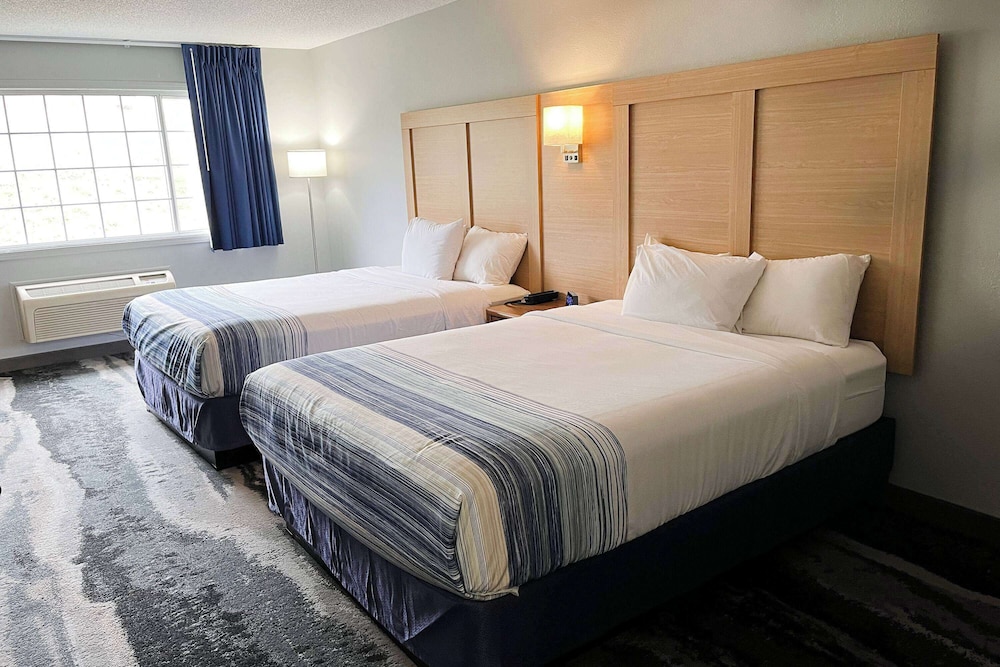 Room, 2 Queen Beds, Non Smoking, Kitchenette photo 1