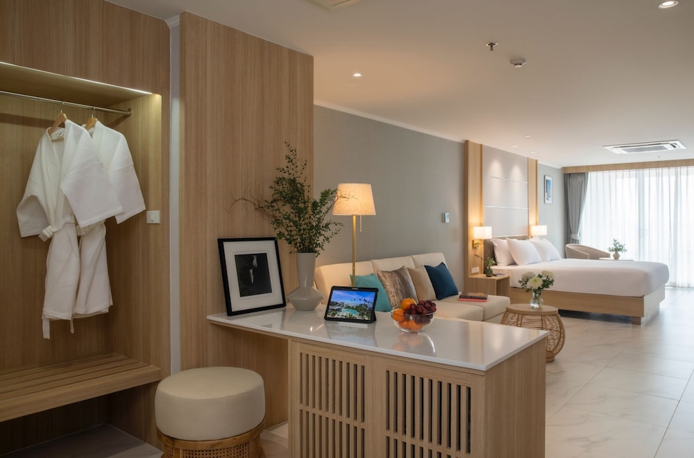Grand Deluxe Beachfront photo 3