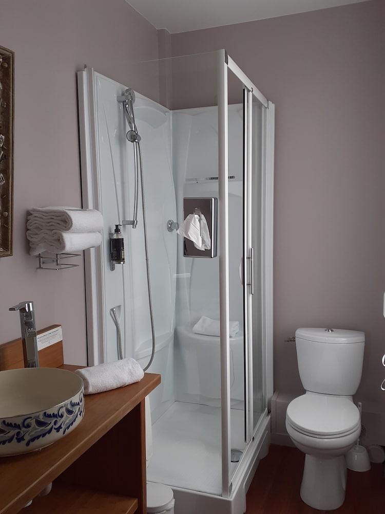 Comfort Room - Photo 2