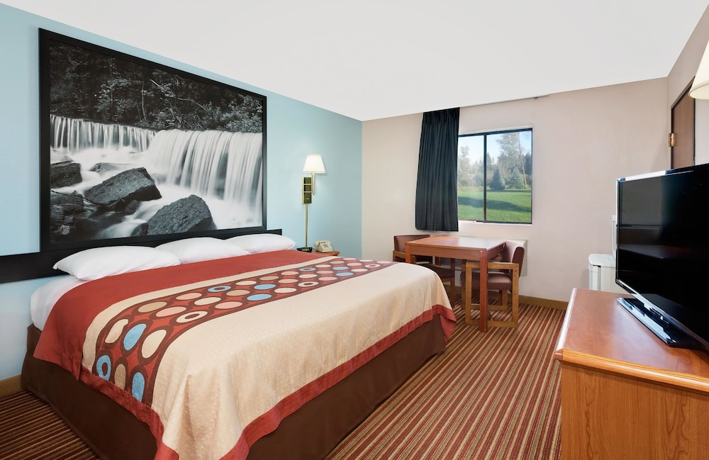 Suite, 1 King Bed, Hot Tub - Photo 5