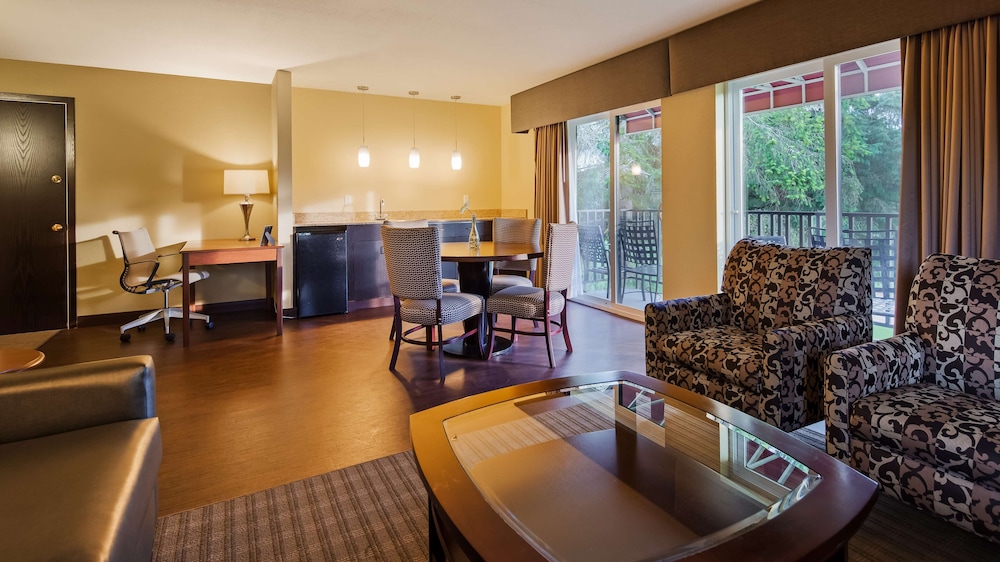 Suite, 1 King Bed, Balcony, Golf View photo 3