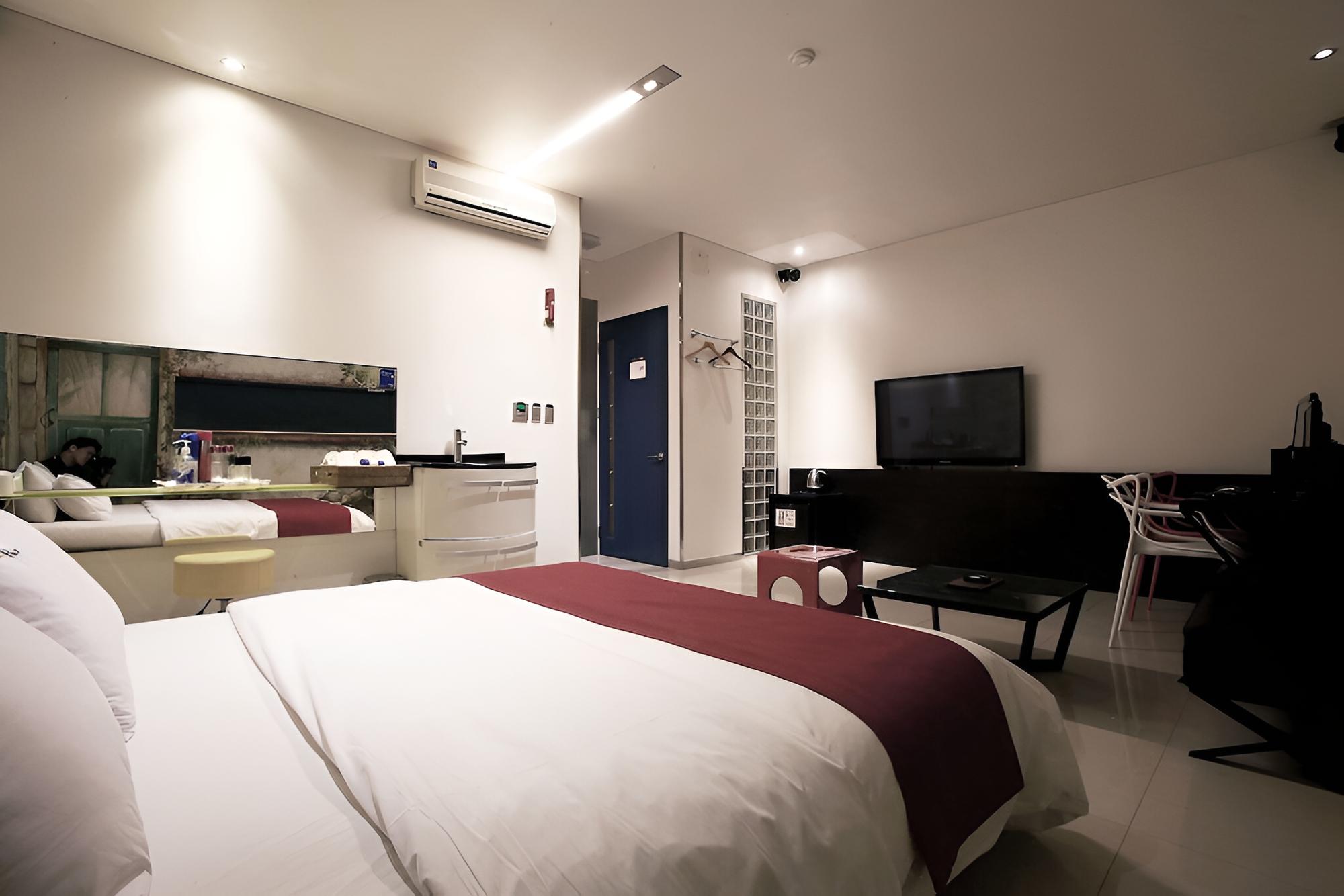 Room (Special room (Netflix available)) - Photo 3