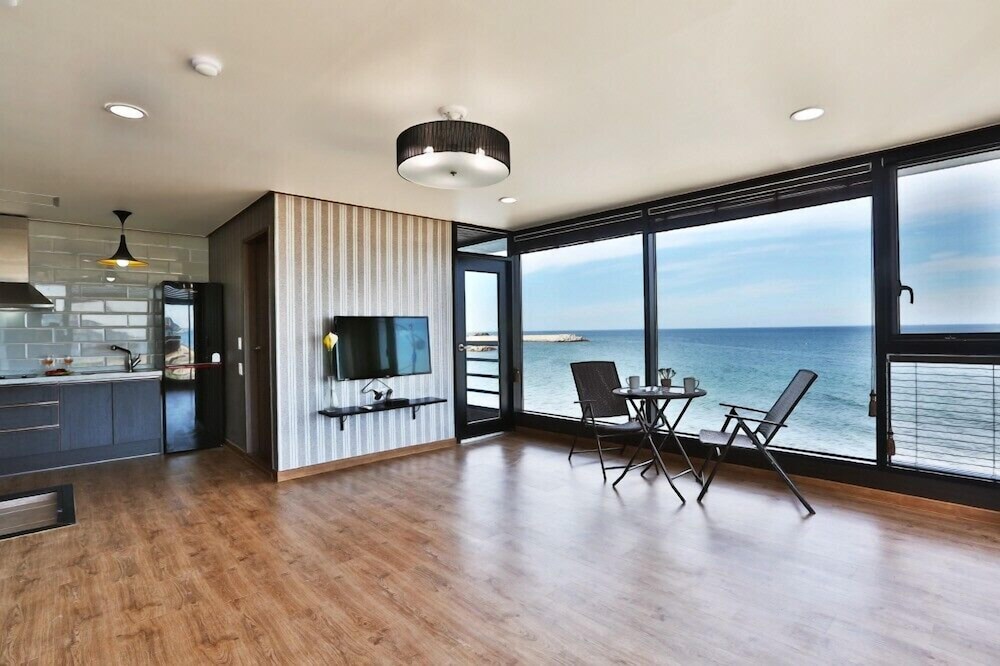 Room (202) photo 1