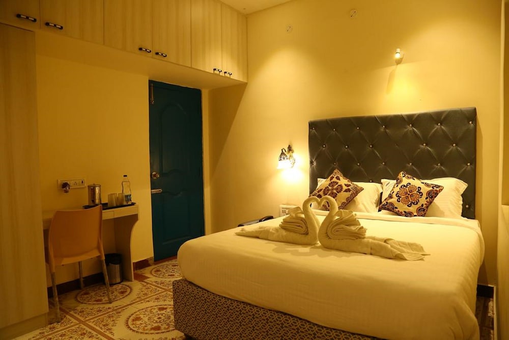 Economy Room Ac With Free Airport Drop