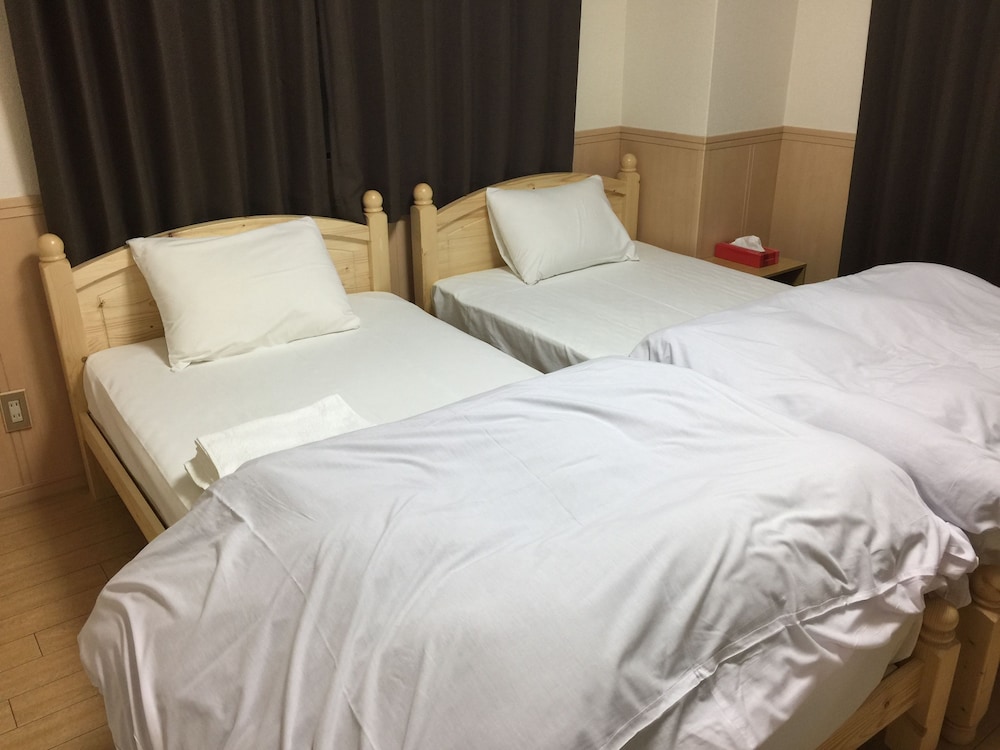 Basic Twin Room, 2 Twin Beds, Refrigerator & Microwave
