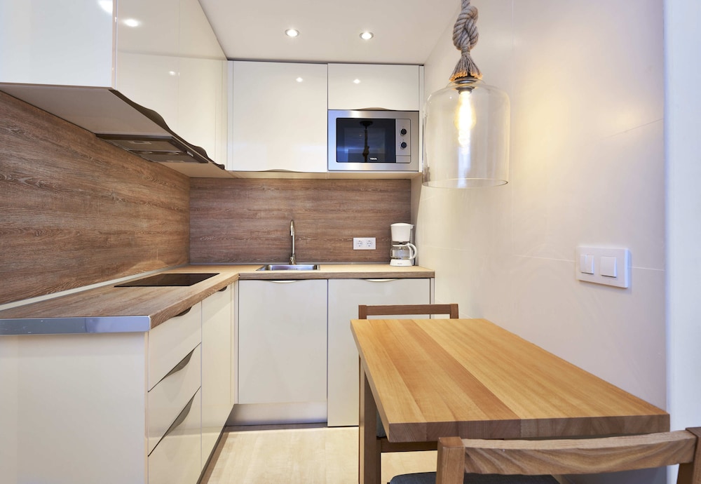 Apartment, 1 Bedroom, Balcony (Occupancy 3) photo 3