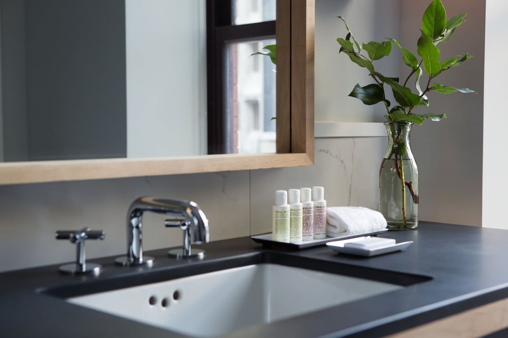 Premium Room, 1 King Bed, Accessible Bathtub, Non Smoking (Communications, Accessible Tub)