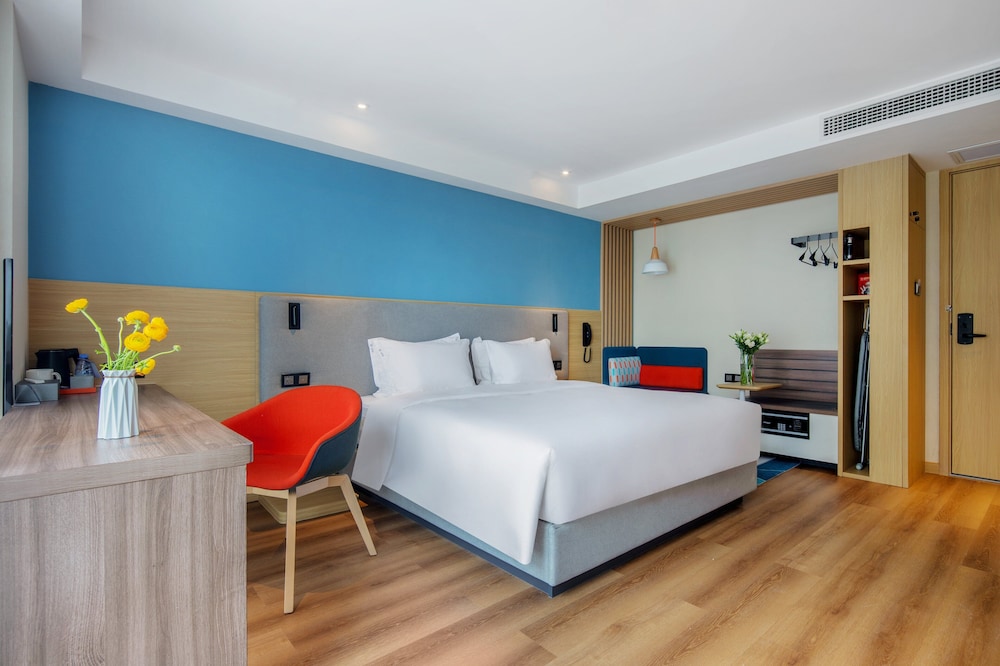 Standard Room, 1 King Bed (Extra Guest) - Photo 1