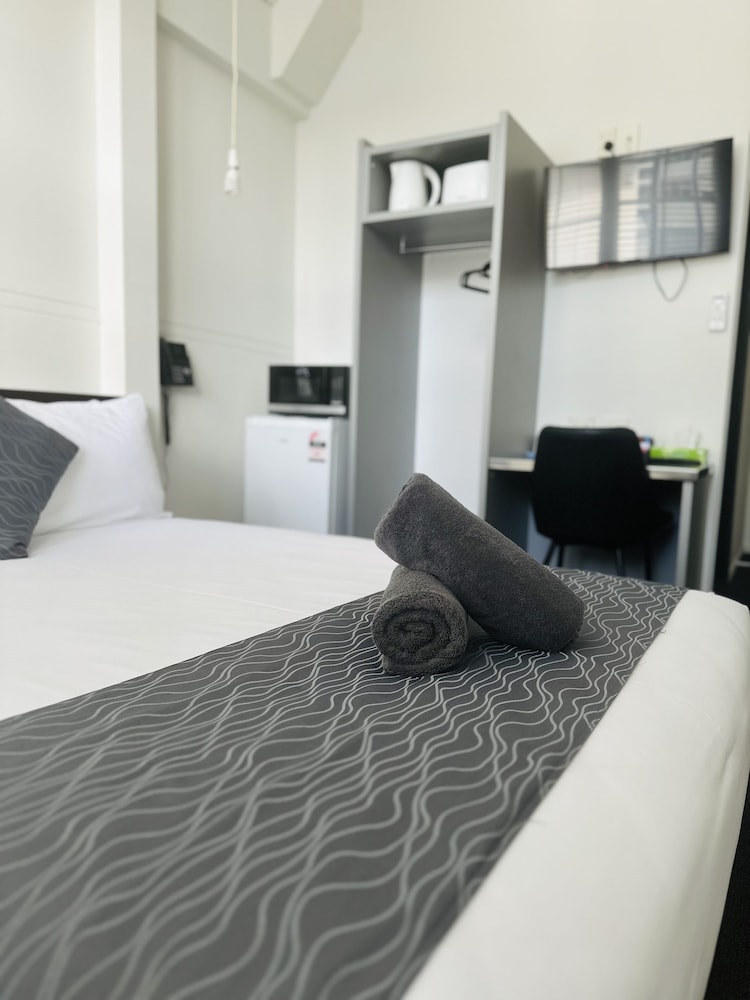 Basic Studio, 1 Queen Bed - Photo 1