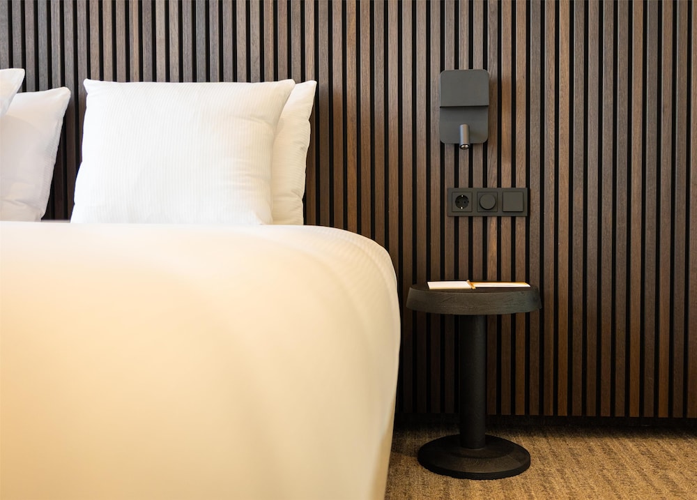 Standard Room, 1 King Bed, Non Smoking - Photo 3