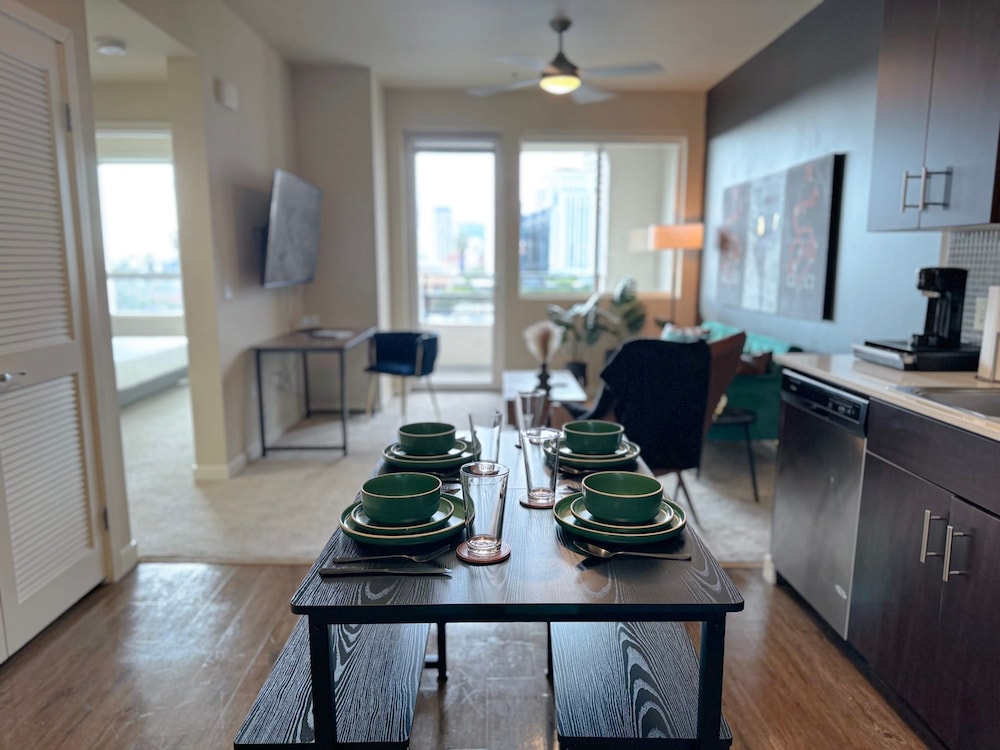 Beautiful 1 BR in LA Gym Pool 10mins to Cedar, Foto 32
