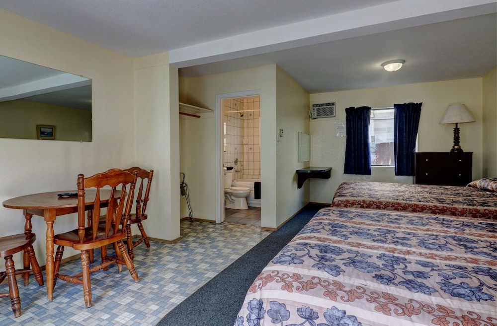 Standard Suite, 2 Queen Beds photo 3