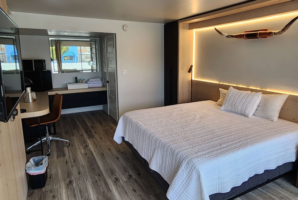 Room, 1 King Bed, Non Smoking - Photo 3