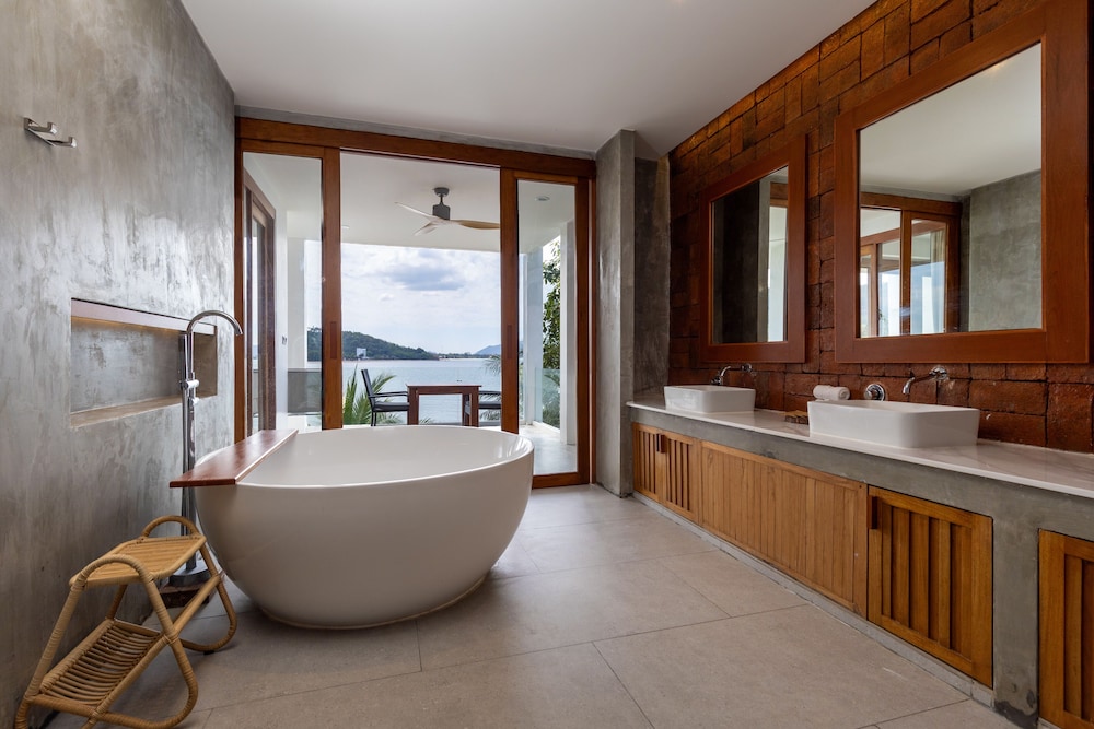 Suite Room - Photo 5
