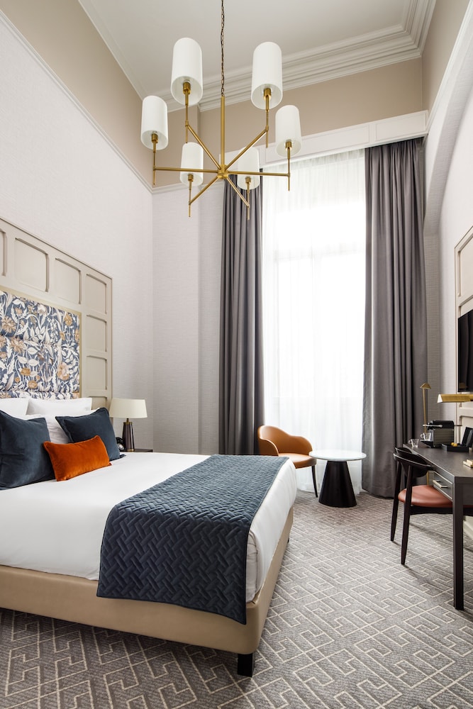 Suite, 1 King Bed photo 2