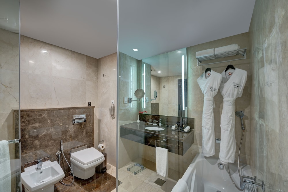 Deluxe Double Room, 1 King Bed thumbnail 6