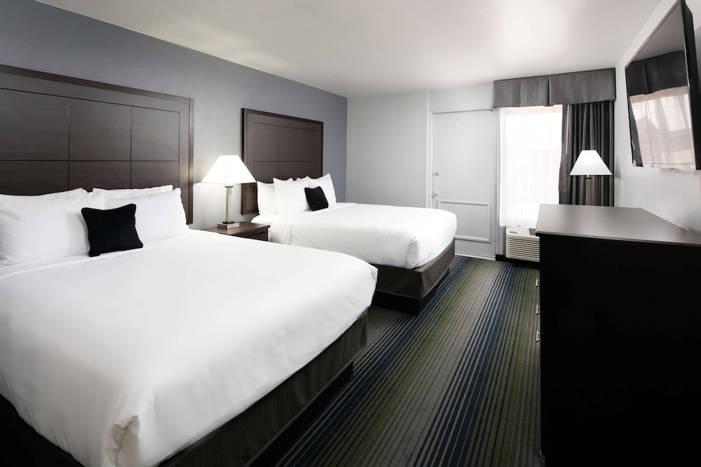 Basic Room, 2 Queen Beds, Accessible - Photo 3