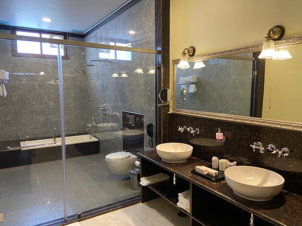 Royal Suite Room - Photo 16