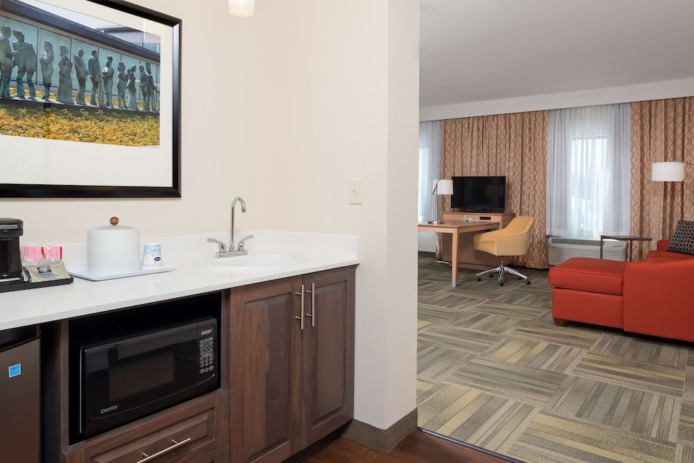 King, Studio, Kitchenette