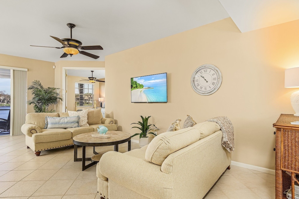 Condo, 2 Bedrooms photo 2
