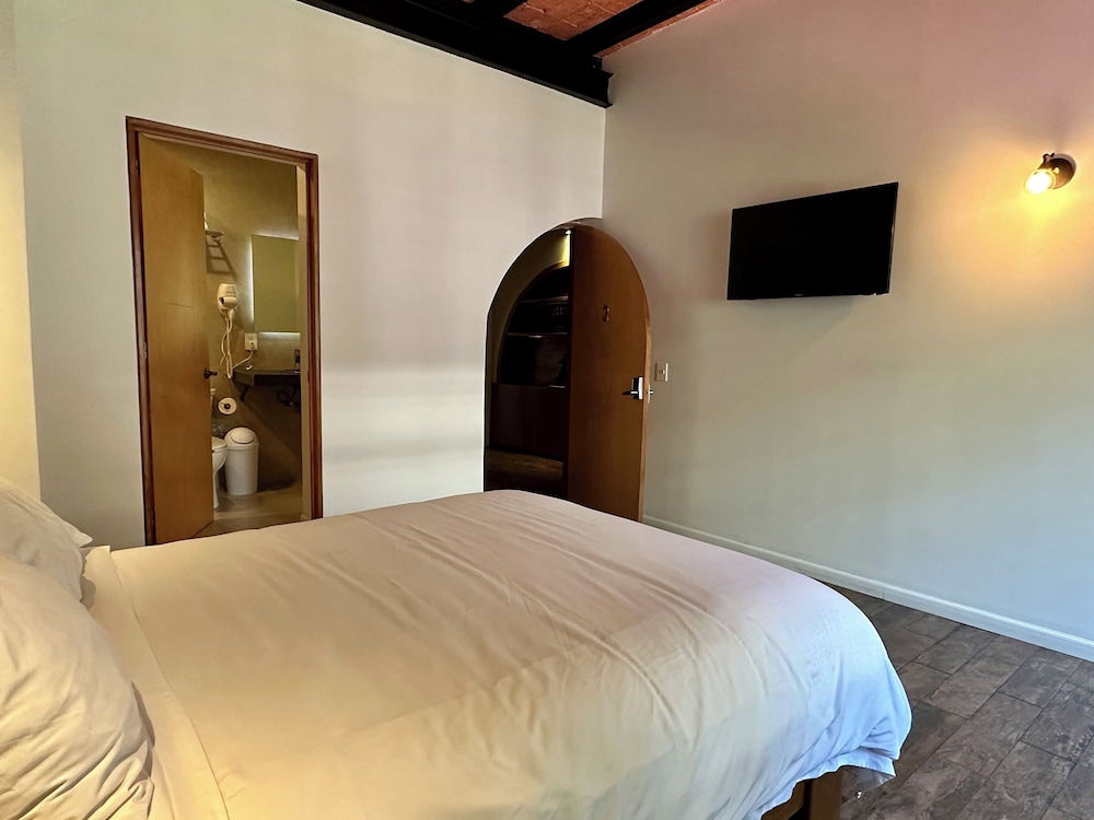 Executive Room, 1 Queen Bed photo 3