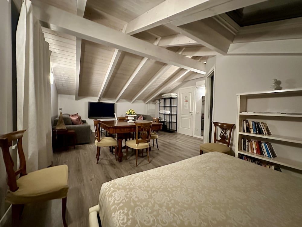 Luxury Suite, Non Smoking, Garden View photo 3