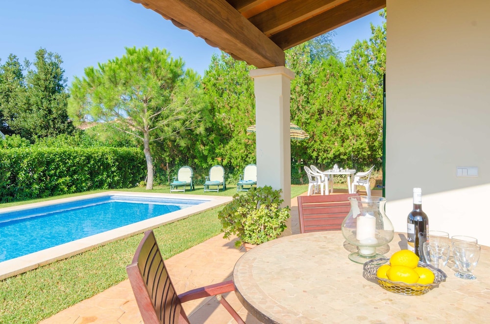 Villa photo 2
