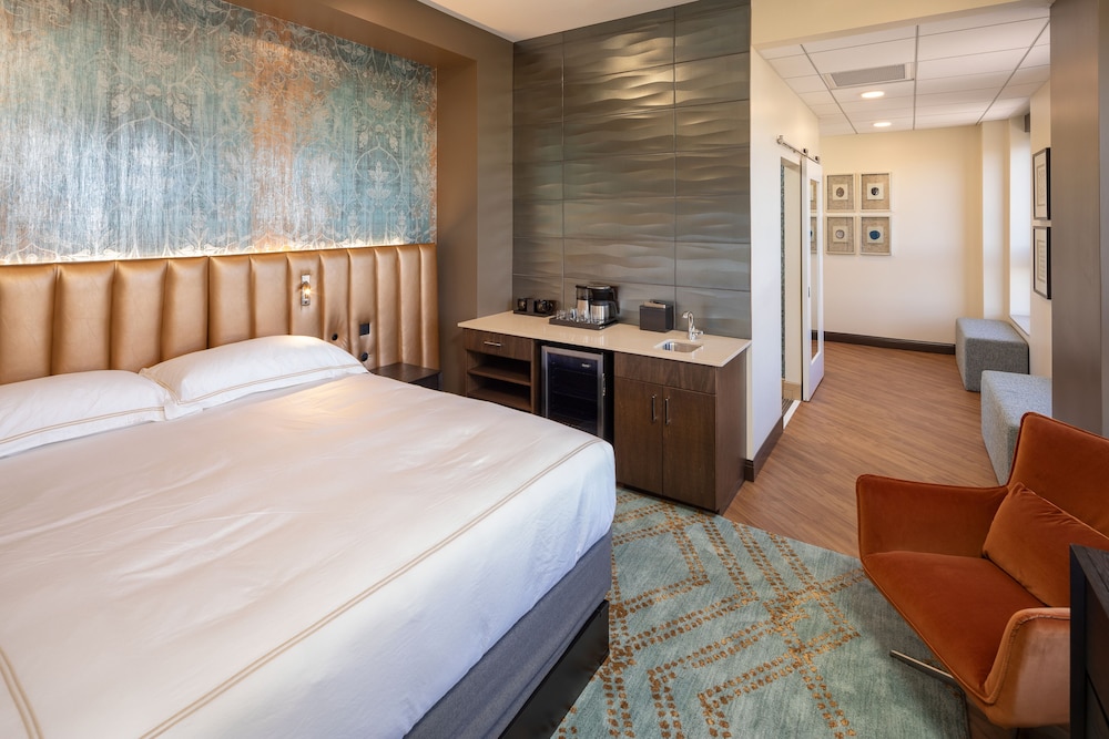 Deluxe Room, 1 King Bed, River View (Copper Penny River View) photo 2