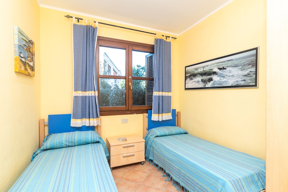 Family Apartment, 2 Bedrooms, 2 Bathrooms (Il Borgo C8 700 Mt From The Beach)