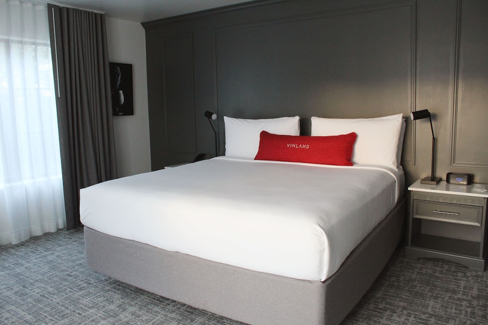 Alma Rosa Suite at Vinland Hotel and Lounge in Solvang